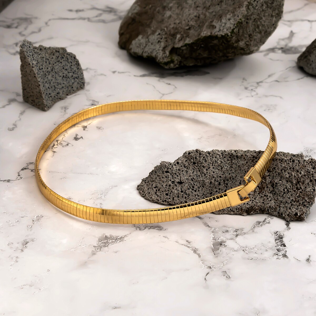 Thick Chained Short Choker Necklace