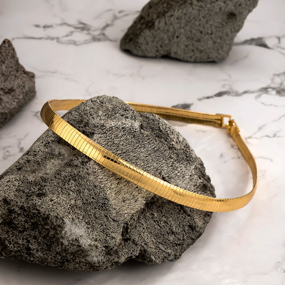 Thick Chained Short Choker Necklace